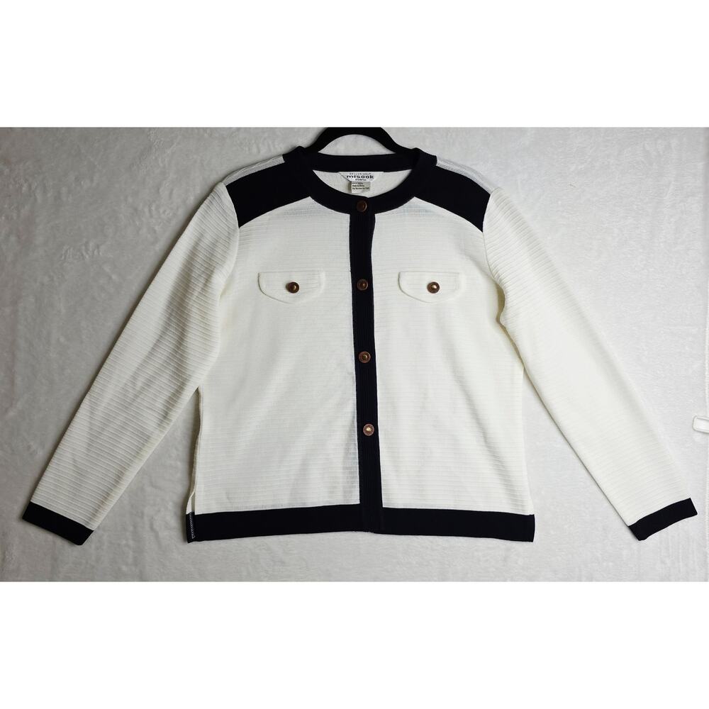 Exclusively MiSook Vintage SzL Navy n White Buttondown Top. ChanelVibe Luxurious